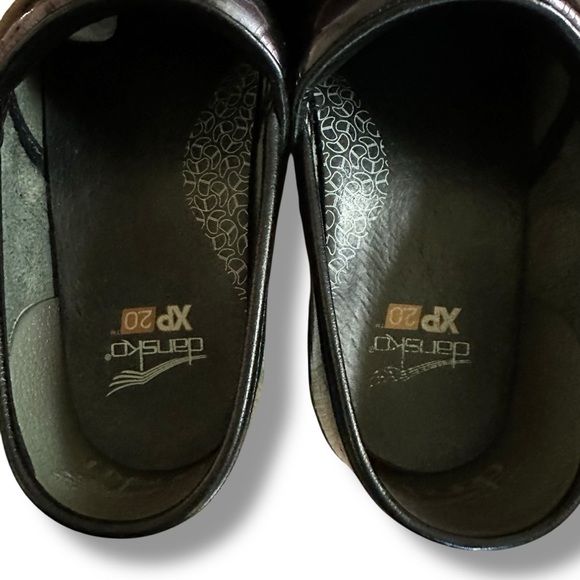 Dansko XP 2.0 Women's size 39 Clogs, Black Embossed US 8.5-9 - Picture 3 of 7